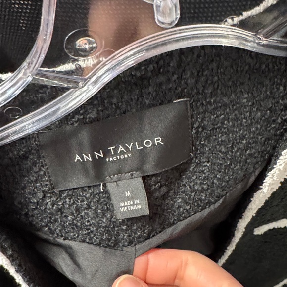 Ann Taylor factory jacket M // 021311 - Picture 2 of 2